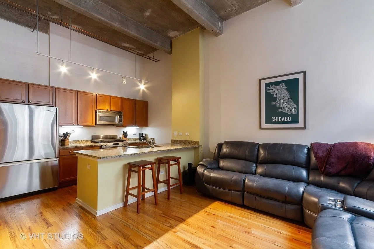 1735 N Paulina St — Photo 4