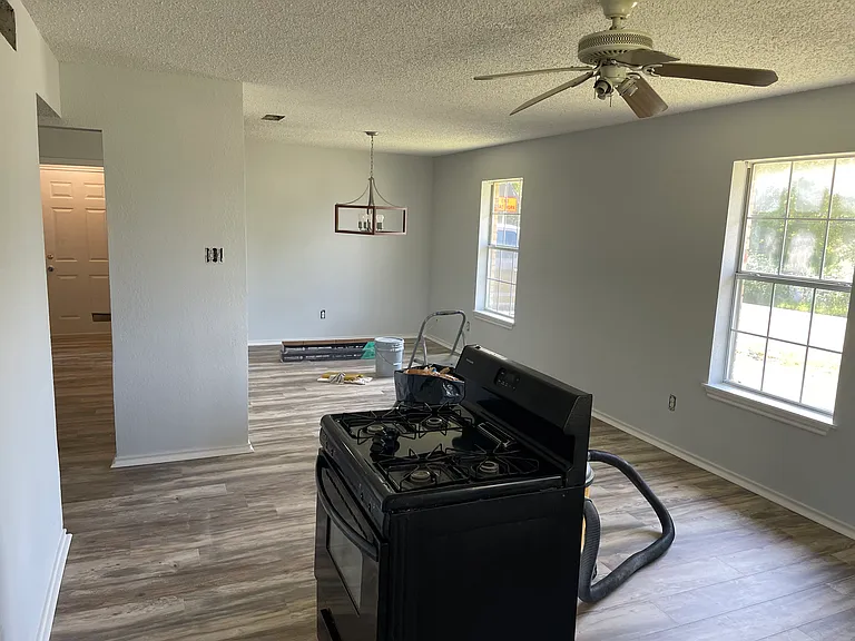 601 FM 272 — Photo 7