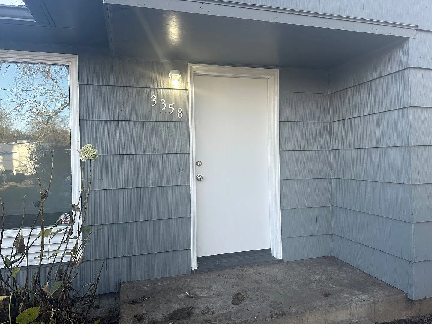 Updated 3 bedroom 1 bath home with large yard! — Photo 4