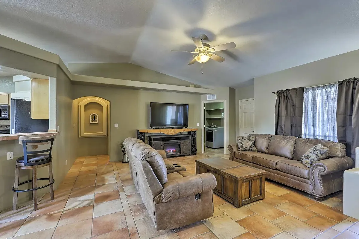 3 bed, 1451 sqft, $2,100 — Photo 3