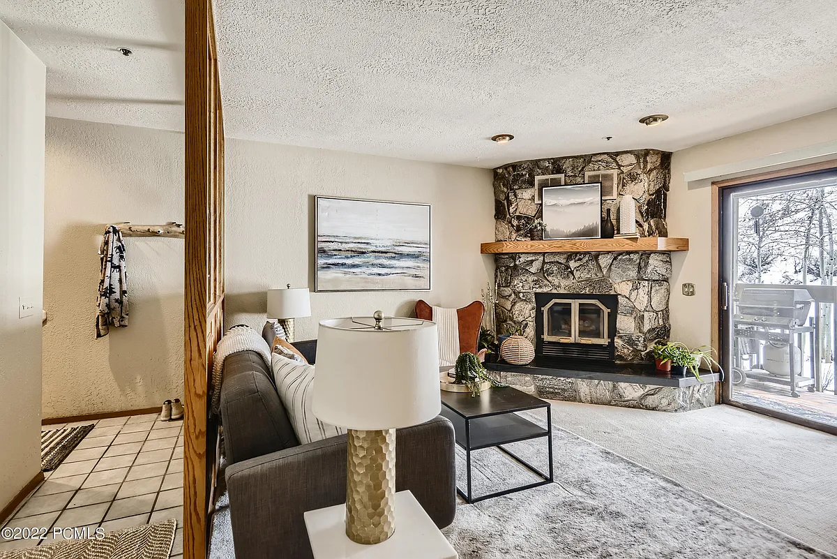 Building Photo - 1700 Upper Ironhorse Loop #10