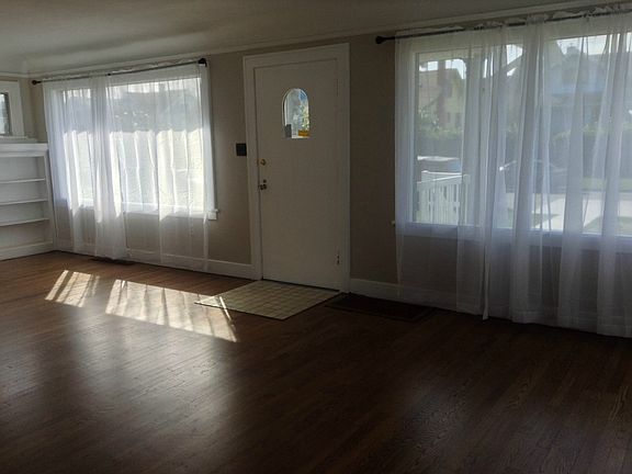 4th image of 1705 S Ainsworth Ave