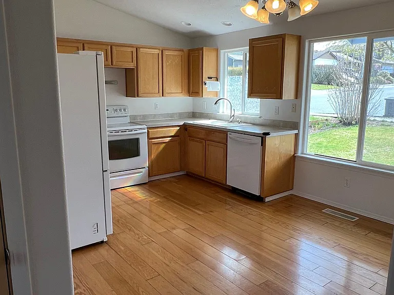 5742 Valleywood Loop SE — Photo 2