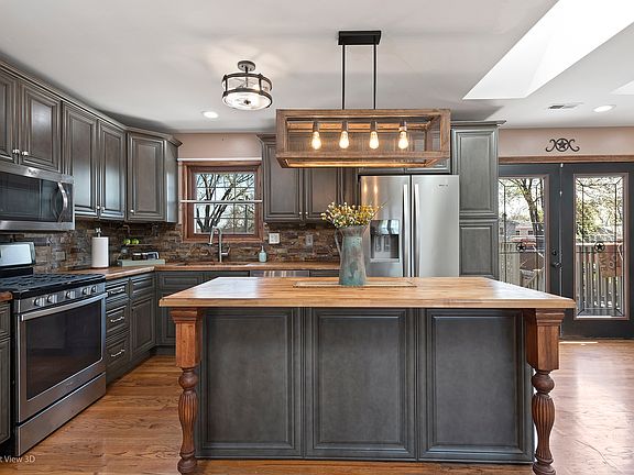 2nd image of 7215 Larchwood Ln