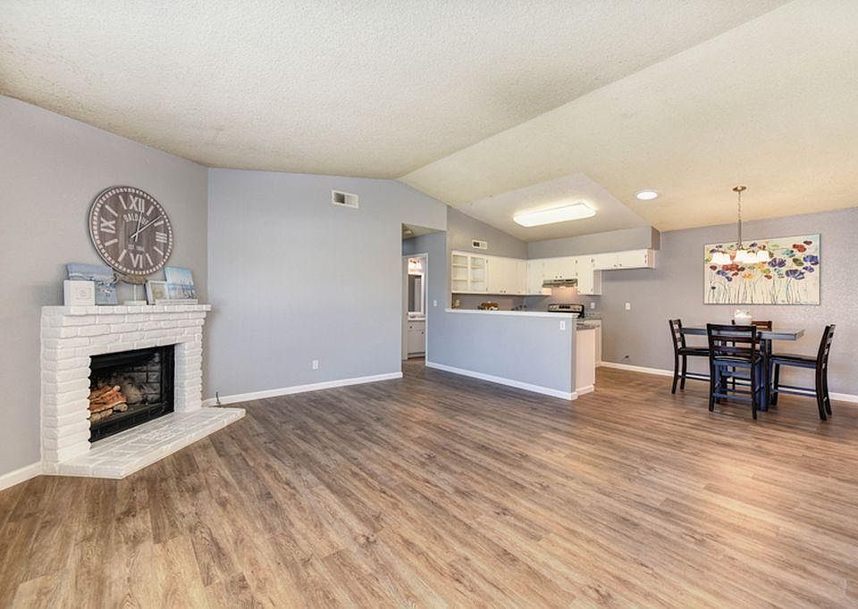 1st image of 527 Dudley Dr
