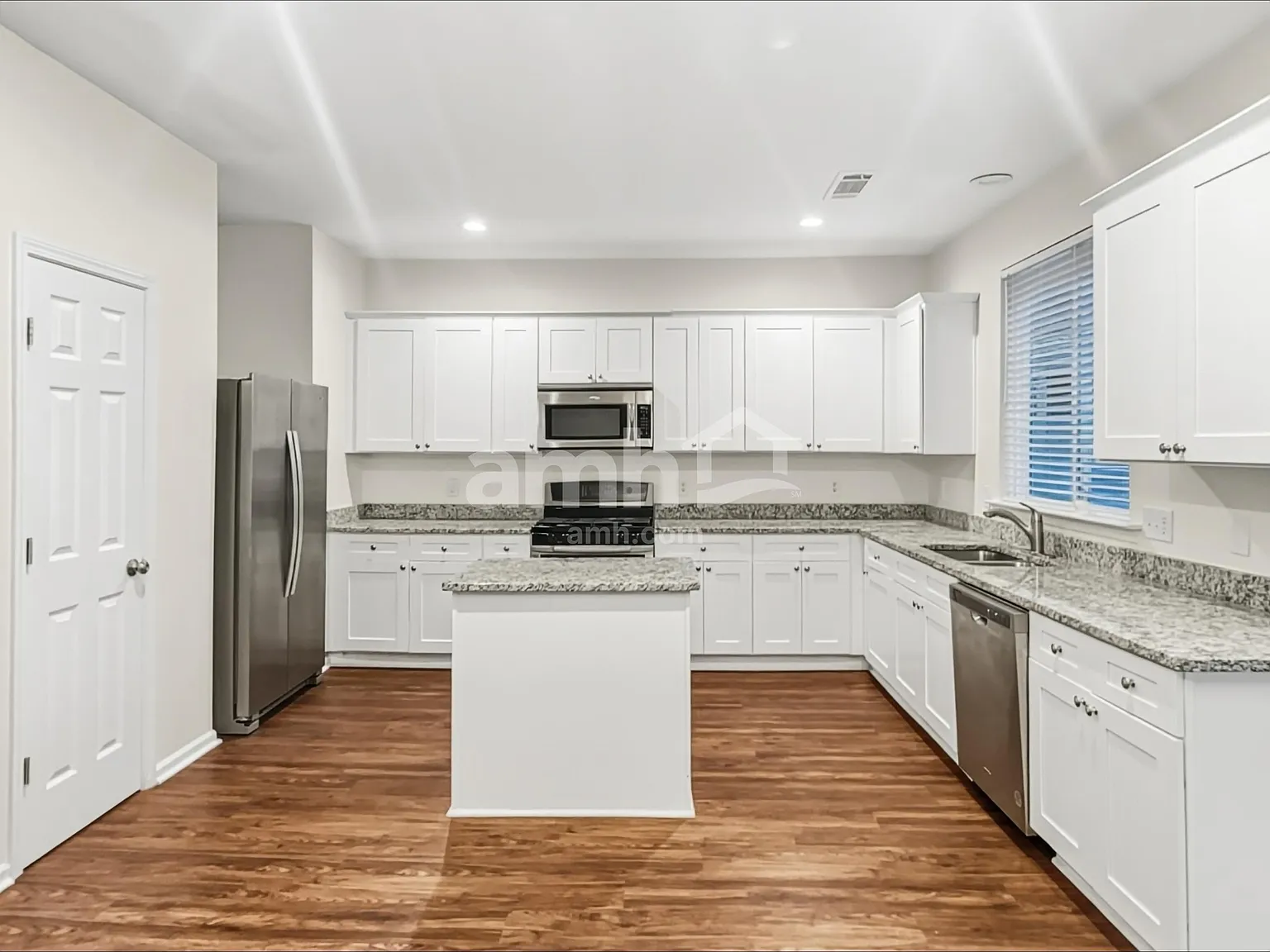 4 bed, 2.5 bath, 2312 sqft, $2,565 — Photo 3