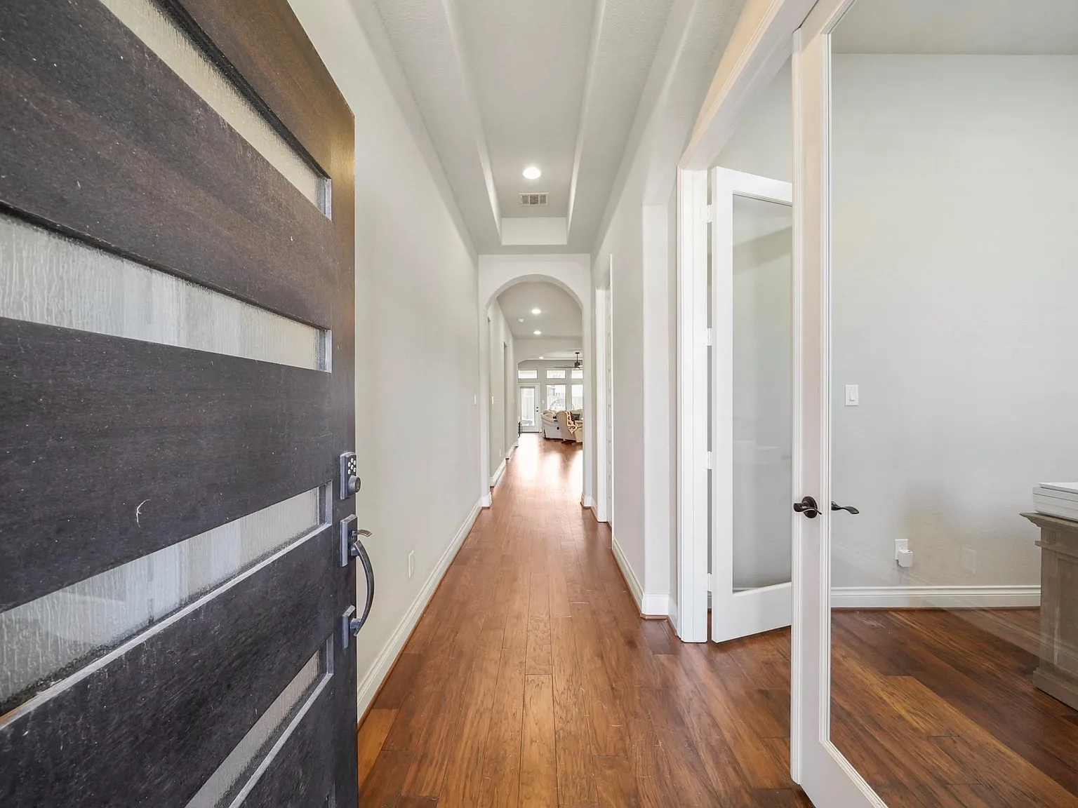 3 bed, 2.0 bath, 2027 sqft, $2,750 — Photo 2