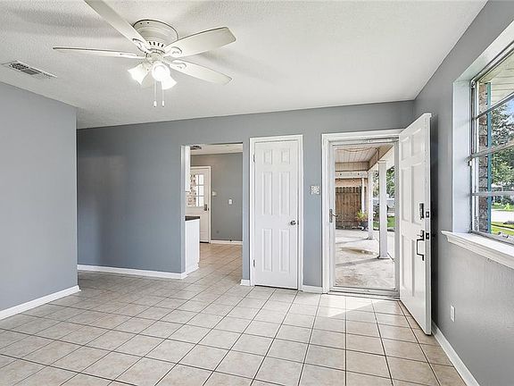 4th image of 367 Dandelion Dr