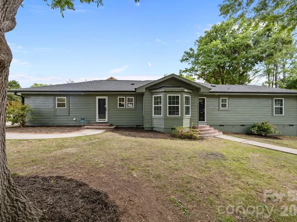6109 Cora St, Charlotte, NC 28216