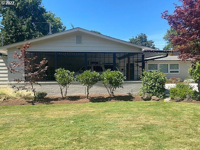 1st image of 368 Dartmoor Dr
