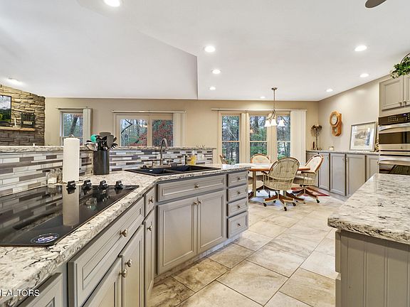 3rd image of 108 Kenwood Dr