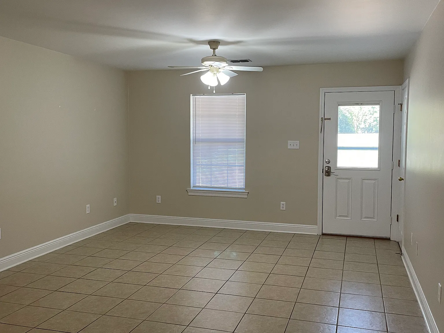 2 bed, 1035 sqft, $1,250 — Photo 2