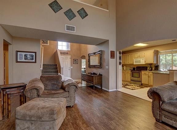 3rd image of 312 Ashley Oak Ln