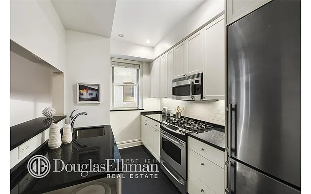 Sold by Douglas Elliman | media 26