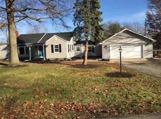 36 Edgewood Dr, Anderson, IN 46011