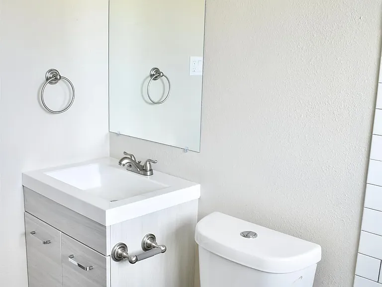 2545 King St #3 — Photo 3