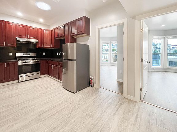 4th image of 2375 27th Ave APT 2