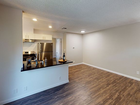 3rd image of 3676 Mentone Ave #6