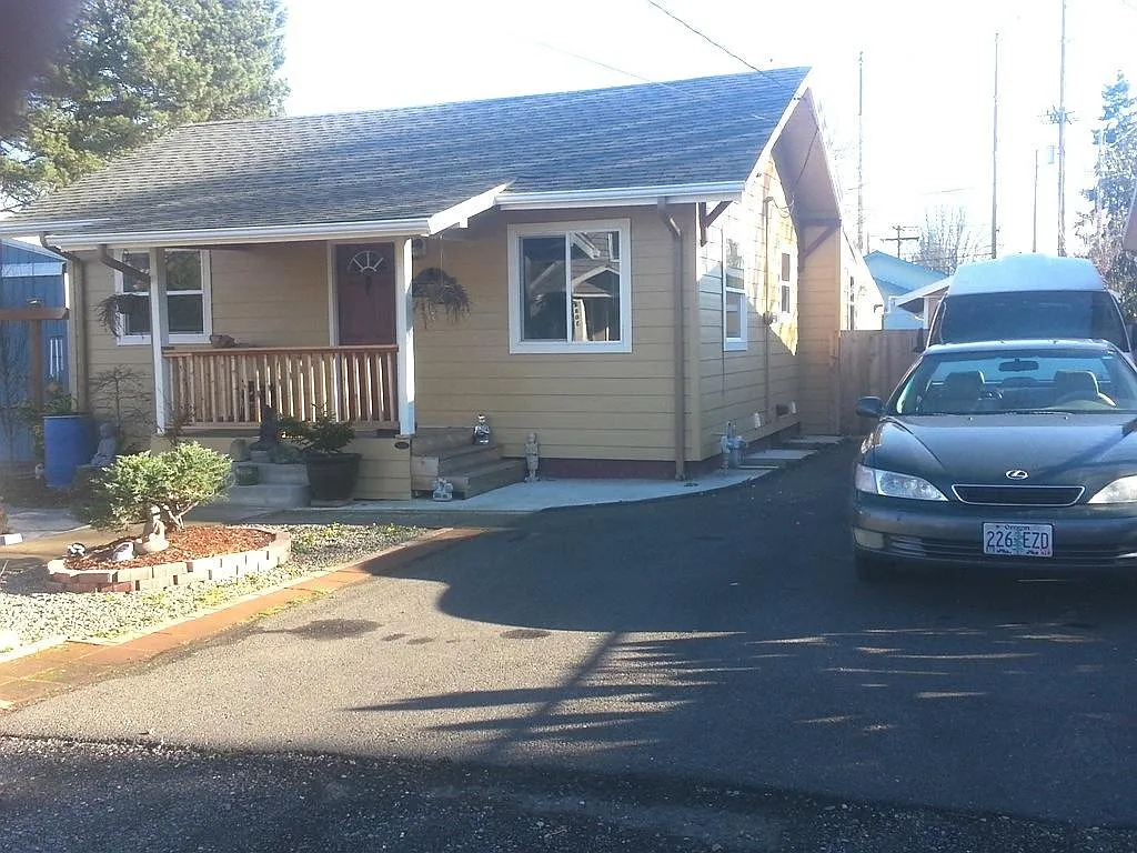 4748 NE 101st Ave photo 1