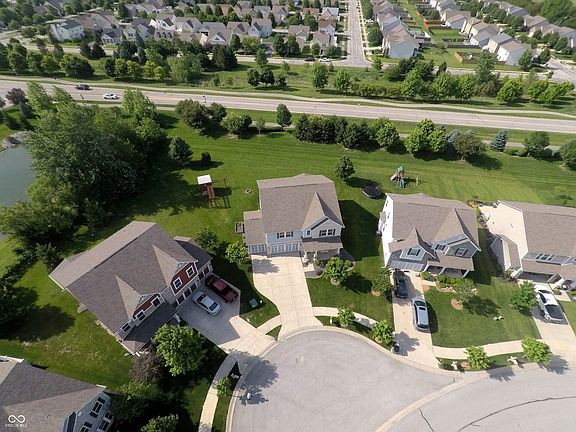 3rd image of 882 Oaklawn Dr