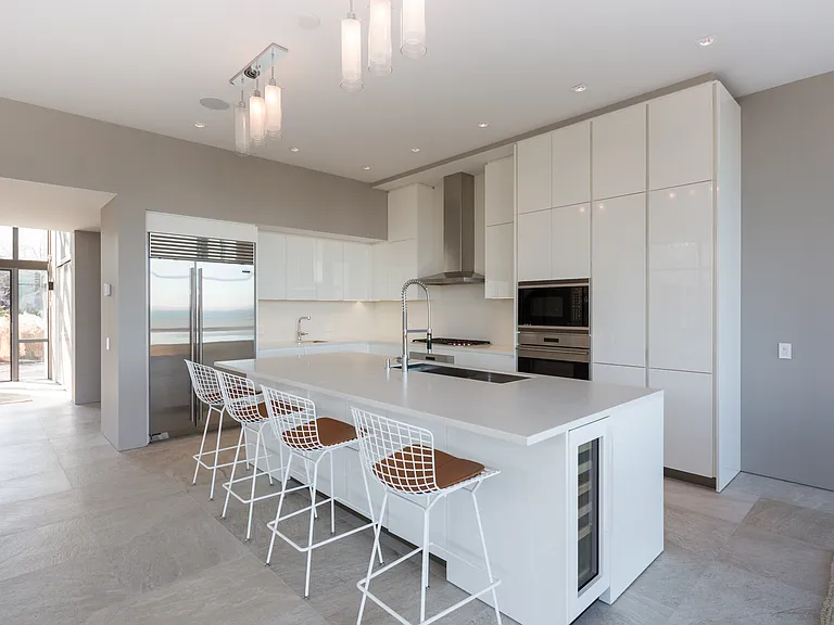 247 Kings Point Rd — Photo 3
