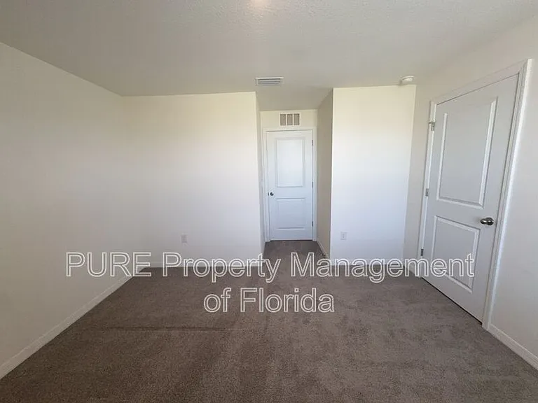 8702 SW 46th Ave — Photo 33