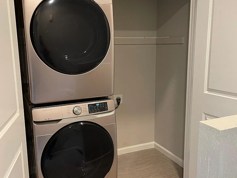 1053 Oak Cir — Photo 9