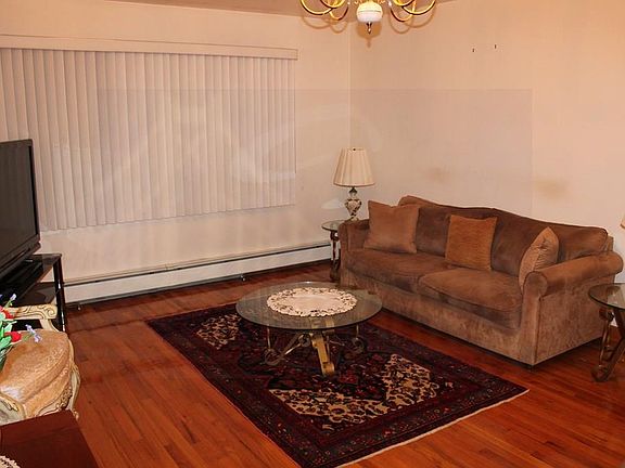 3rd image of 1591 Pelham Pkwy N