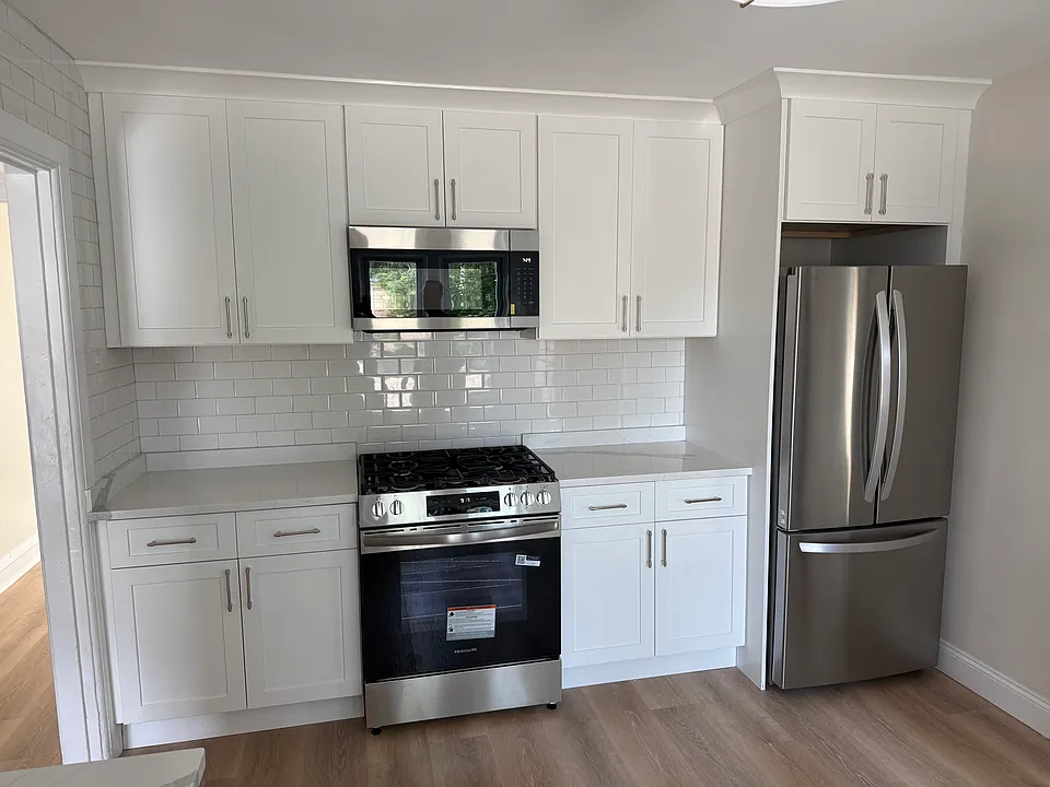 121 Duke St #3