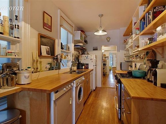 3rd image of 204 E 7th St #1719