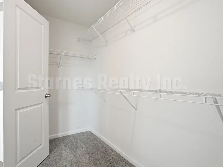808 Pullman Loop — Photo 33