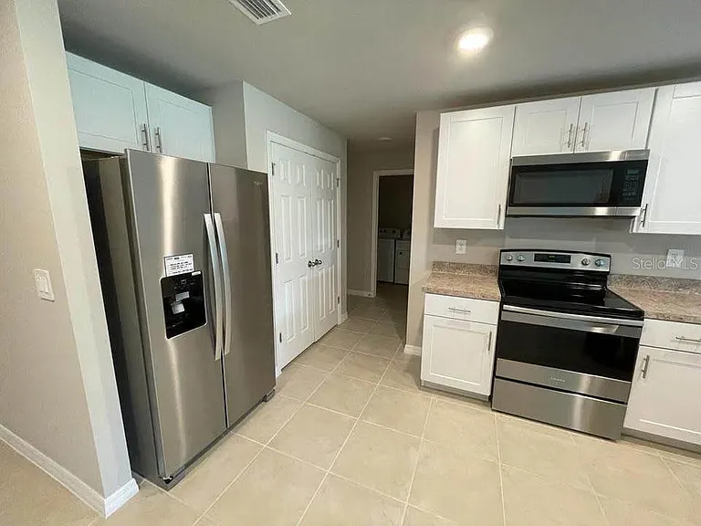 456 Macarthur Dr — Photo 2