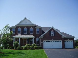 2776 McDuffee Cir, North Aurora, IL 60542