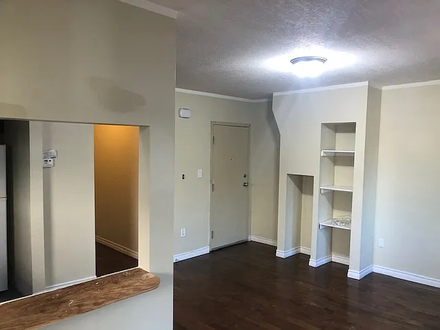 1124 Main St W #4 — Photo 3