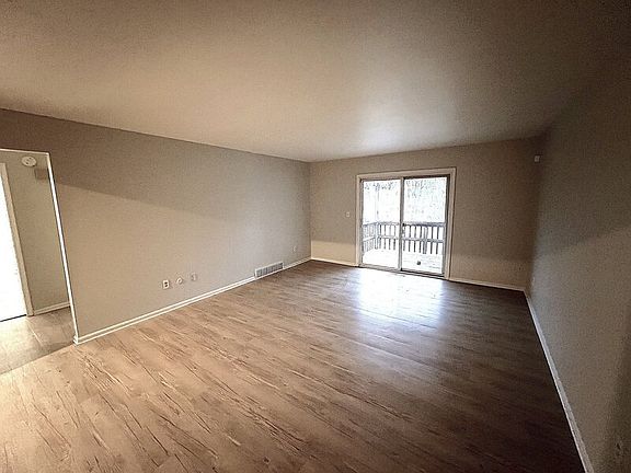 2nd image of 2074 Andrew St SE