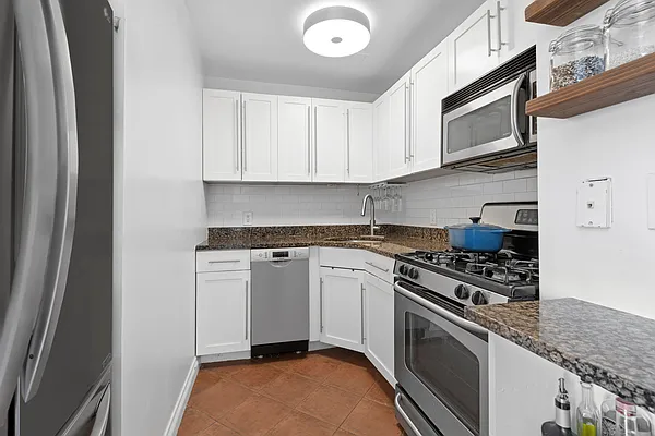 Rented by Compass | media 13