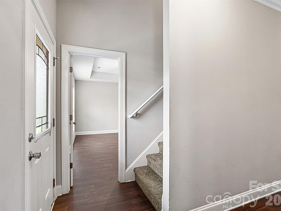 4th image of 926 Hathcock Glen Dr
