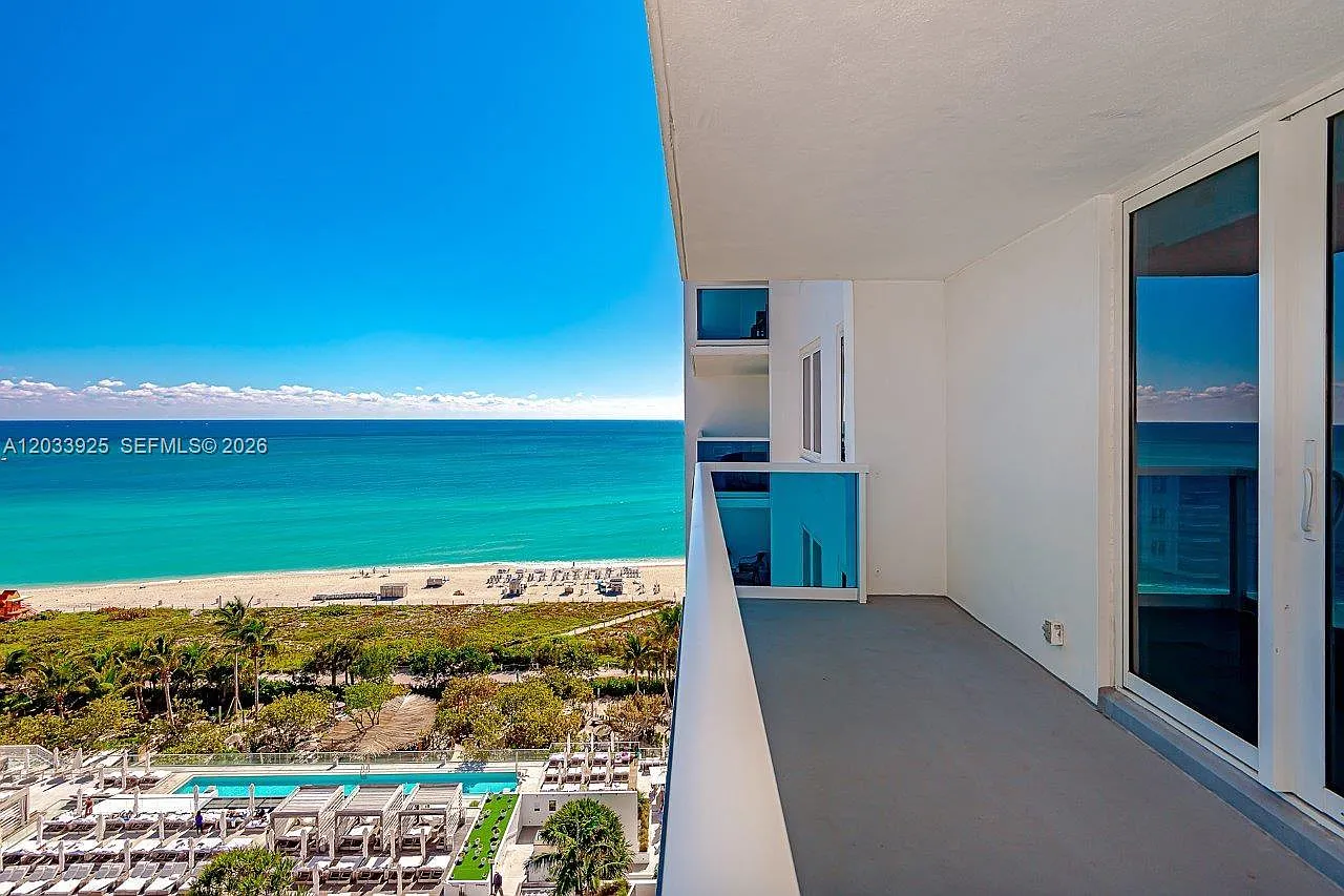 Roney Palace Condo — Photo 1