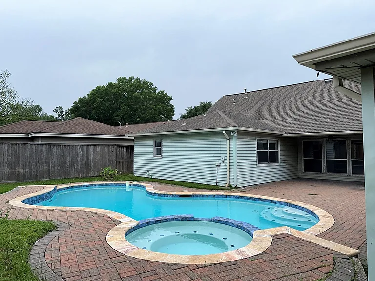 18015 Heaton Dr — Photo 7