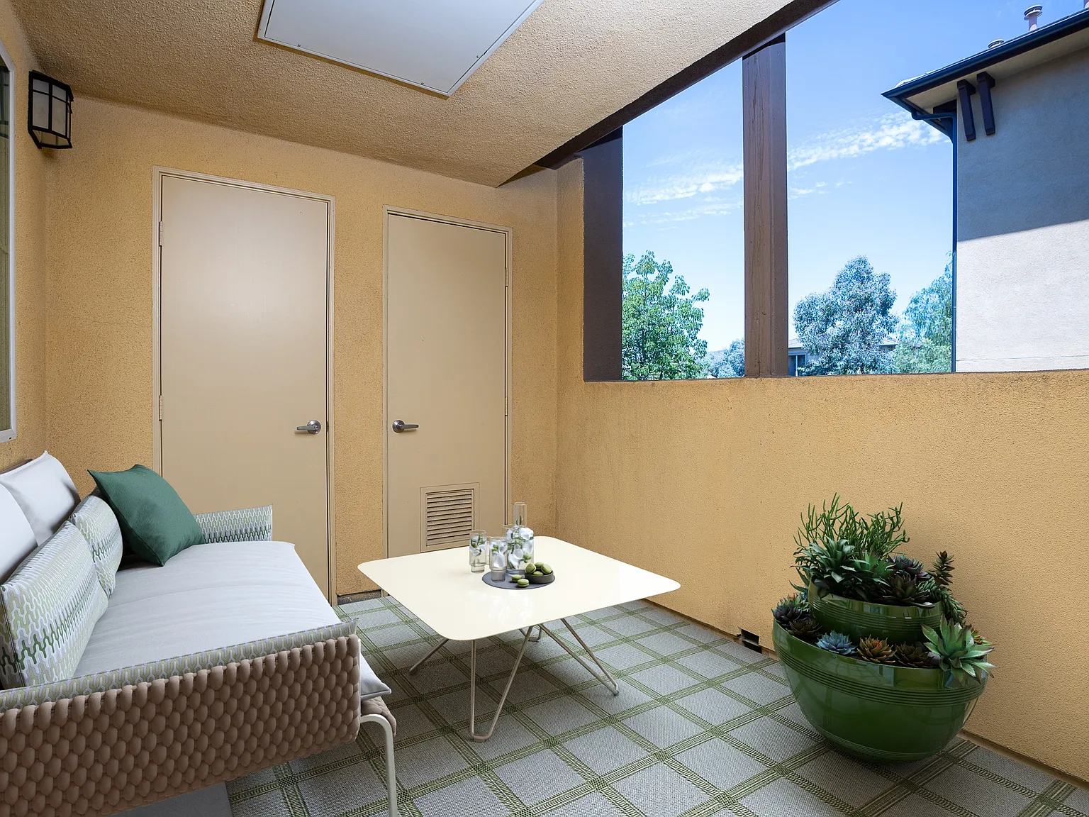 La Verne Village Luxury Apartment Homes — Photo 4