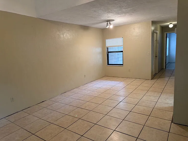 4304 SW 70th Ter #B — Photo 3