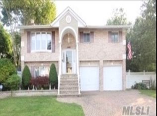 1724 Prime St, West Babylon, NY 11704