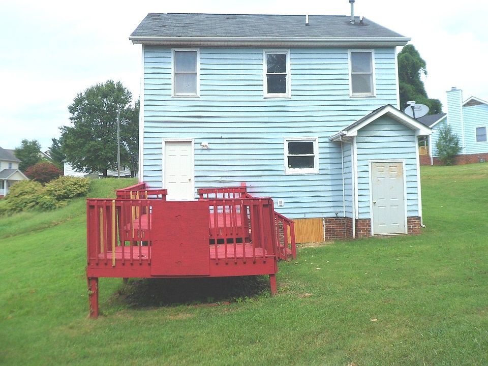 2nd image of 132 Jazer Ln