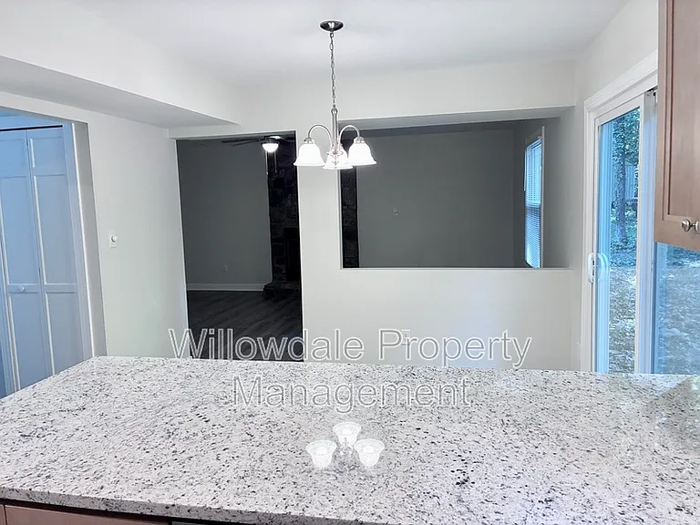 102 E Charing Cross — Photo 5