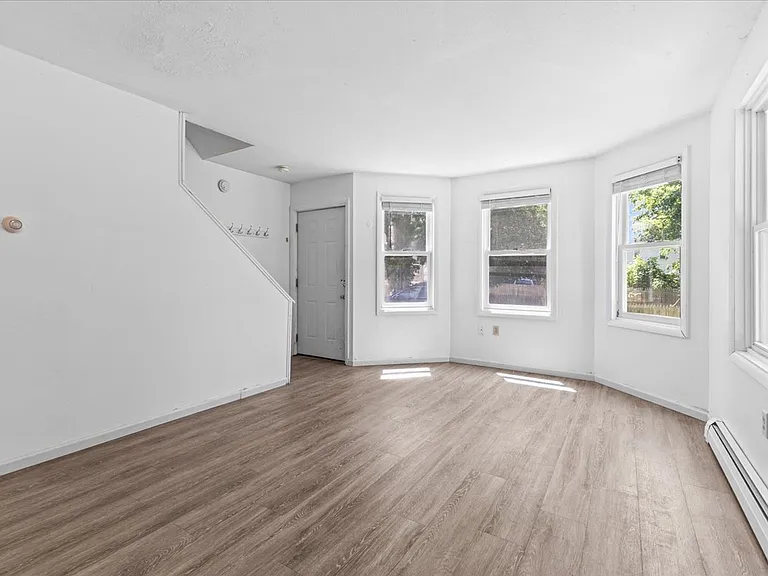 21 Hyde St #4 — Photo 3