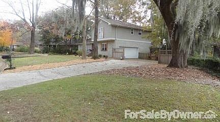 Great Oak
						:
						One of the few Great Oaks on Planters Curv
