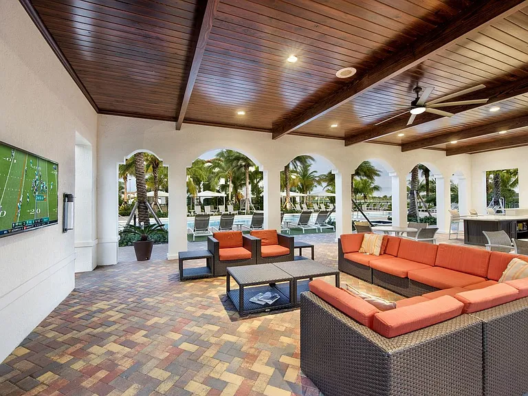 VIVA Luxury Apartments — Photo 9