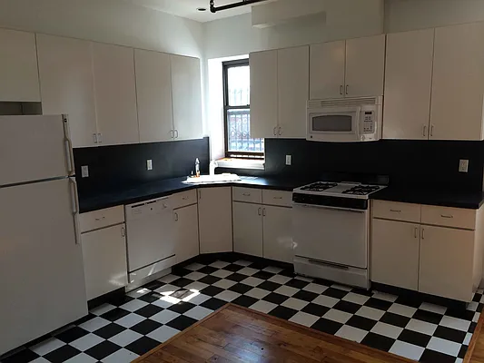 Rented by Francine Realty | media 15