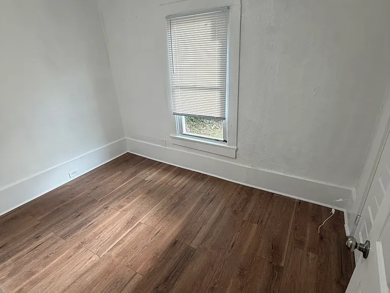 2416 Dundeen St — Photo 5