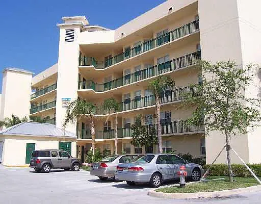 2 bed, 2.0 bath, 1081 sqft, $3,000 — Photo 2